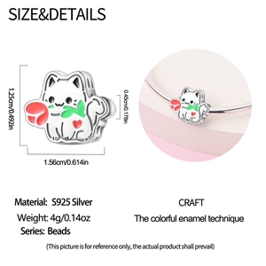 Dettaglio charm gatto in argento S925 con rosa smaltata per braccialetti e collane