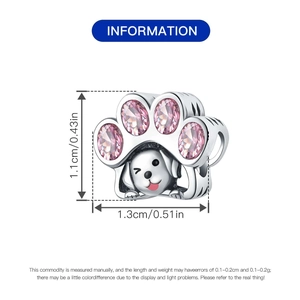 Diagramma tecnico con dimensioni del ciondolo a zampa di cane in argento con pietre rosa