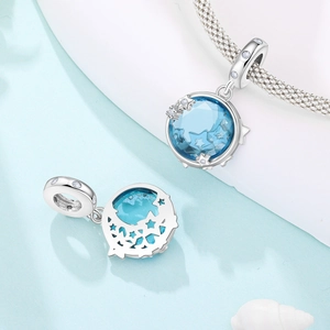 Sternenhimmel Silberanhänger mit himmelblauem Edelstein und Stern-Hohl-Design