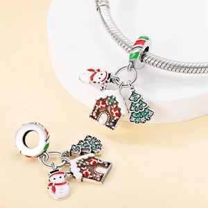Weihnachts-Schneemann und Lebkuchenhaus Anhänger mit silbernem Schlangen-Armband