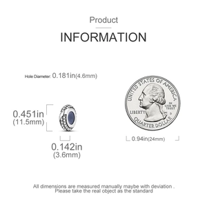 Größenvergleich von Silber-Charm mit blauem Stein neben einer US-Vierteldollar-Münze