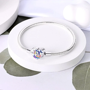 Bracciale a catena serpente d'argento con ciondolo a cuore unicorno e dettagli luna