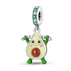 Primer plano de un dije de aguacate con mancuerna de plata y aro con circonitas