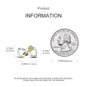 Colgante girasol infinito de plata 925 junto a una moneda de cuarto de dólar