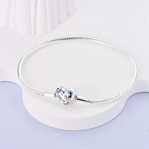 Bracciale a maglia snake in argento con chiusura a cuore e farfalle in smalto blu e viola