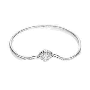 Silver snake chain bracelet with shell-shaped clasp and textured starfish sea motif