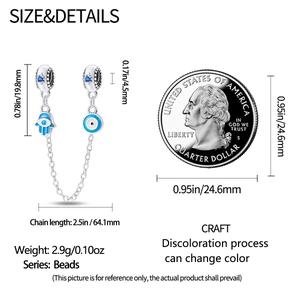 Details zur silbernen Sicherheitskette mit blauem Hamsa-Hand- und Evil-Eye-Anhänger