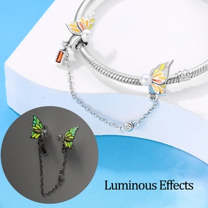 Cadena de seguridad de mariposa luminosa en plata con esmalte colorido y colgante gema