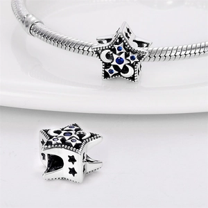 Sternanhänger mit Mondausschnitt und blauem Zirkon in Vintage-Silber für Armbänder