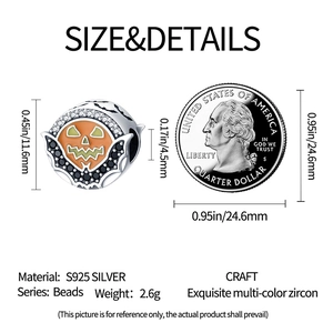 Dettaglio charm zucca di Halloween in argento S925 con scala moneta per misura