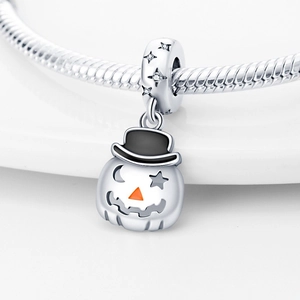 Charm zucca di Halloween in argento con cappello nero e chiusura a stella in zircone