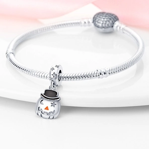 Bracciale a maglia serpente argento con ciondolo zucca e chiusura con pavé di strass