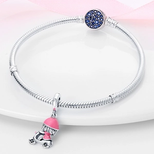 Bracelet chaîne serpent en argent avec fermoir zircon bleu et breloque fille en scooter