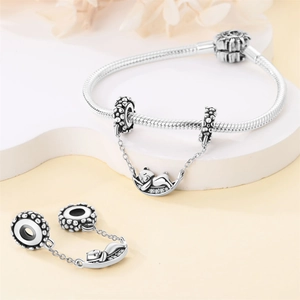 Silbernes Schlangenarmband mit Mond-Bär-Sicherheitskette und Zirkonia-Steinen