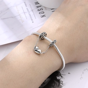 Silbernes Schlangenarmband mit schlafender Katze auf dem Mond Anhänger und S925 Charms