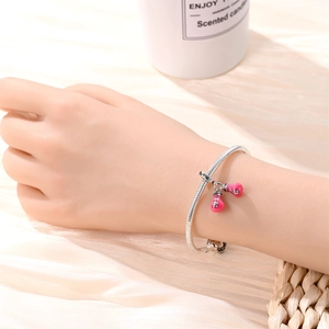 Bracelet à chaîne serpent en argent avec deux pendentifs gants de boxe roses et étoiles