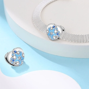 Silberner Herzanhänger mit blauem Glitzerstern und Kristallen auf Netzarmband für DIY