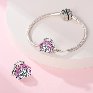 Rosa Handtaschen-Charm mit Bestie-Anhänger an Schlangen-Armband für Freunde