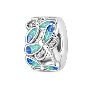 Detailansicht eines Libellen-Charms mit blaugrüner Emaille und Silber-Zirkonia