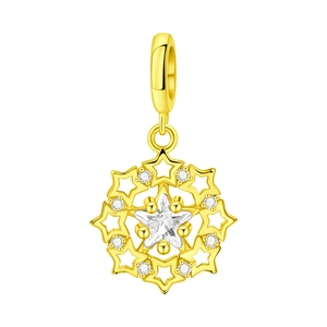 Detalle macro del colgante de estrella dorada con pavé de circonitas y mini estrellas