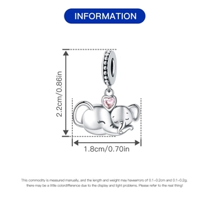 Détail du charm éléphant en argent avec pierre de cœur rose et dimensions précises