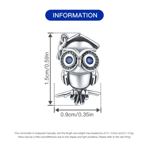 Détail du charm hibou en argent avec yeux en zircon bleu et dimensions du bonnet