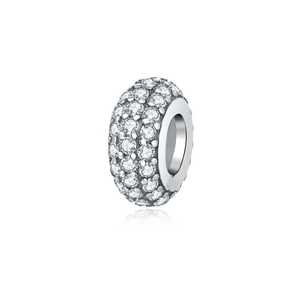 Dettaglio charm distanziatore scintillante in argento con zirconi cubici per gioielli DIY