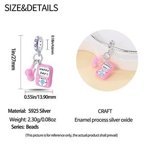 Vue détaillée du charme MP3 rose avec dimensions et texte Happy Day pour bracelet