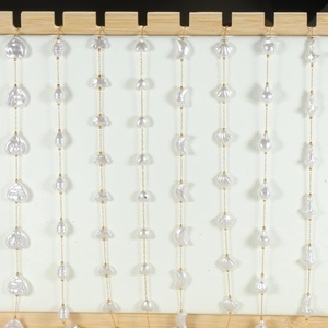 Surtido de collares de perlas de agua dulce con colgantes de corazón y estrella en madera