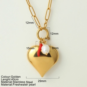 Collana con ciondolo a cuore in acciaio inossidabile dorato, charm peperoncino e perla d'acqua