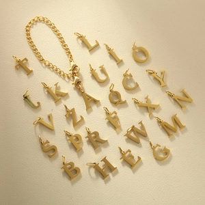 Polished gold 26 English letter pendants set with lobster clasp for fashion keychains