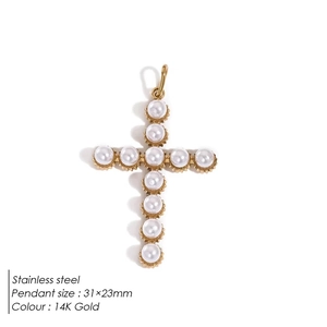 Colgante de cruz de acero inoxidable chapado en oro de 14K con perlas y base dentada