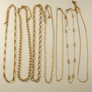 Collection de colliers en acier inoxydable plaqué or 18 carats aux styles de maille variés