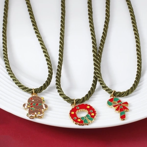 Parure de colliers de Noël avec bonhomme d'épice, couronne et sucre d'orge