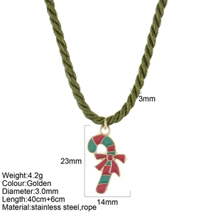 Collier pendentif canne de Noël avec émail rouge vert et chaîne en acier doré inoxydable