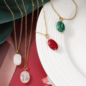 Leichter Luxus Edelstahl Naturstein Anhänger Halskette Für Damen Herz Oval Malachit Weißer Kristall Mode Schmuck