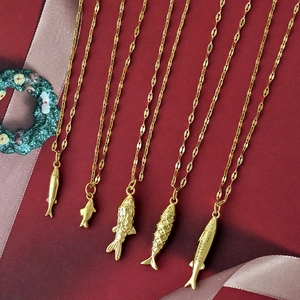 Collar con Colgante de Pez de Acero Inoxidable 304 Minimalista Chapado en Oro 14K Pez Tropical de Doble Cara Joyería de Estilo Playero para Mujer