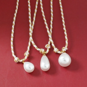 Elegant minimalist pearl pendant necklace set with stylish dual-tone woven chain