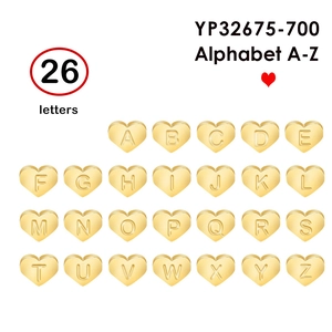 Set de 26 colgantes de corazón dorados con letras del alfabeto grabadas de la A a la Z