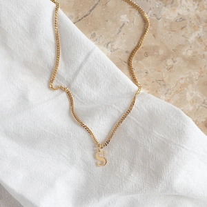 Hip hop style gold plated stainless steel curb chain necklace with uppercase S letter pendant