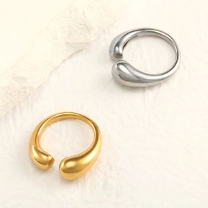 Minimalistische unregelmäßige Wassertropfenringe in poliertem 18K Gold und Silberstahl