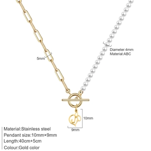 Gouden rvs ketting met 4mm parels, OT-sluiting en hartvormige hanger met letter J