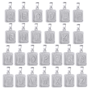 Ensemble de pendentifs alphabet carrés en acier inoxydable avec texture soleil