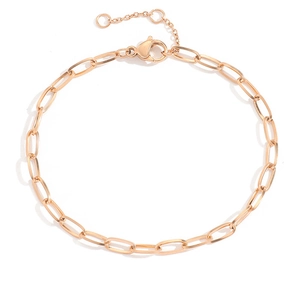Bracciale a catena spessa geometrica in oro rosa con design a graffetta e chiusura a moschettone