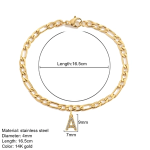 14K vergulde roestvrijstalen Figaro-armband met micro-pave hanger met letter A