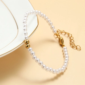Pulsera minimalista de perlas y acero de titanio para mujer con cuentas doradas finas