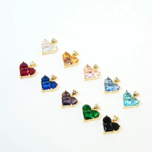 Lot de 10 pendentifs cœur en zircone de couleurs variées avec montures en métal doré