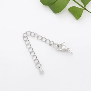 Chaîne d'extension argentée avec fermoir mousqueton et pendentif goutte pour bijoux