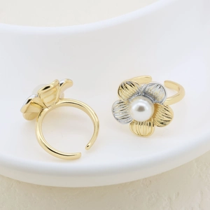 Two-tone 18K gold and silver petal open ring with centered white pearl on ceramic base