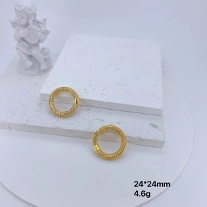 Details der 18k vergoldeten Kupferschnalle mit Zirkoniasteinen Größe 24x24mm
